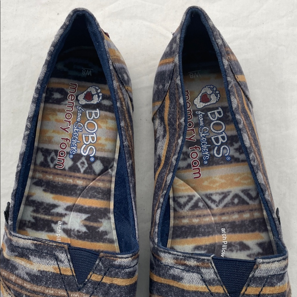 Like New! BOBS from Skechers Slip-On Flats with Arch Pillow & Memory Foam. 8W. - Picture 3 of 10
